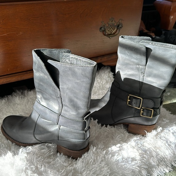 Boots by Clark’s - Picture 3 of 5